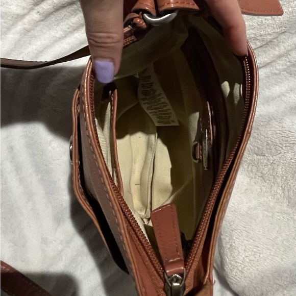 Bailey & Quinn Crossbody - Picture 3 of 3